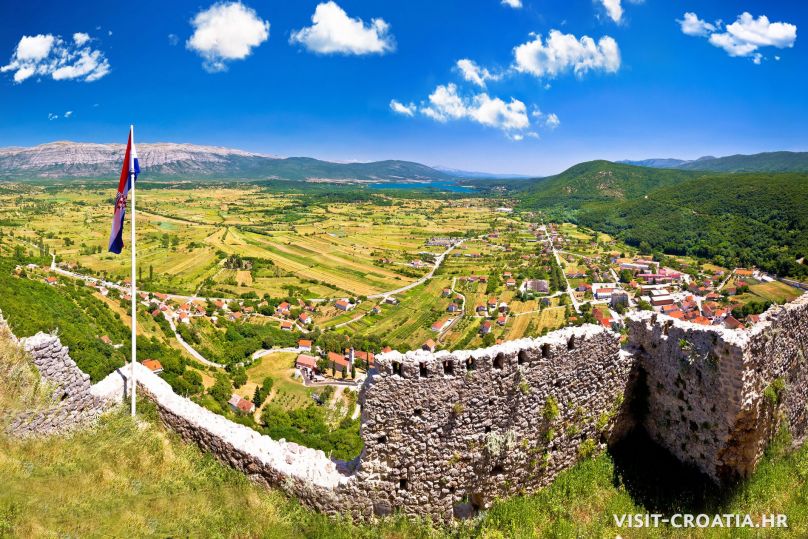 Vrlika | Dalmatinska Zagora Region | Kroatien • Visit Croatia